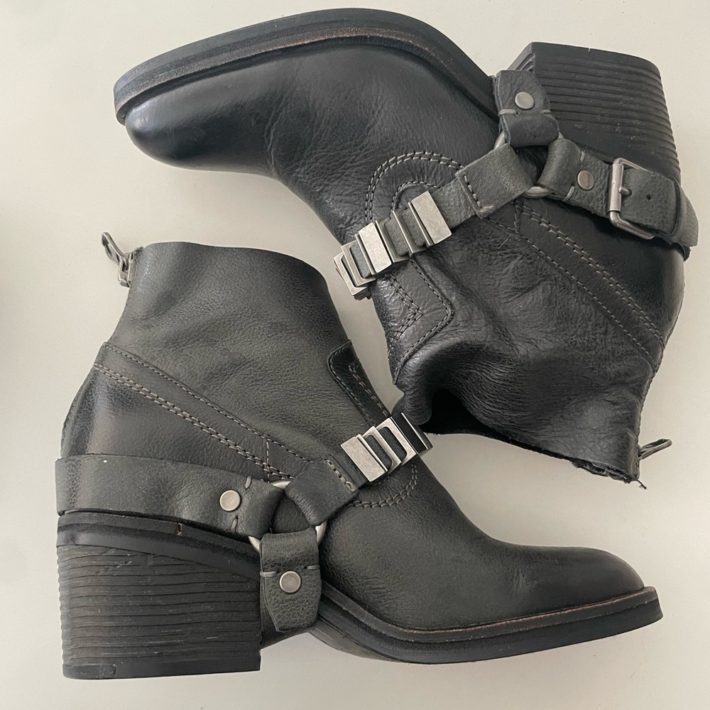 Dolce Vita Teyla harness ankle biker boots dark gray leather women size 6.5 zip - Picture 2 of 9